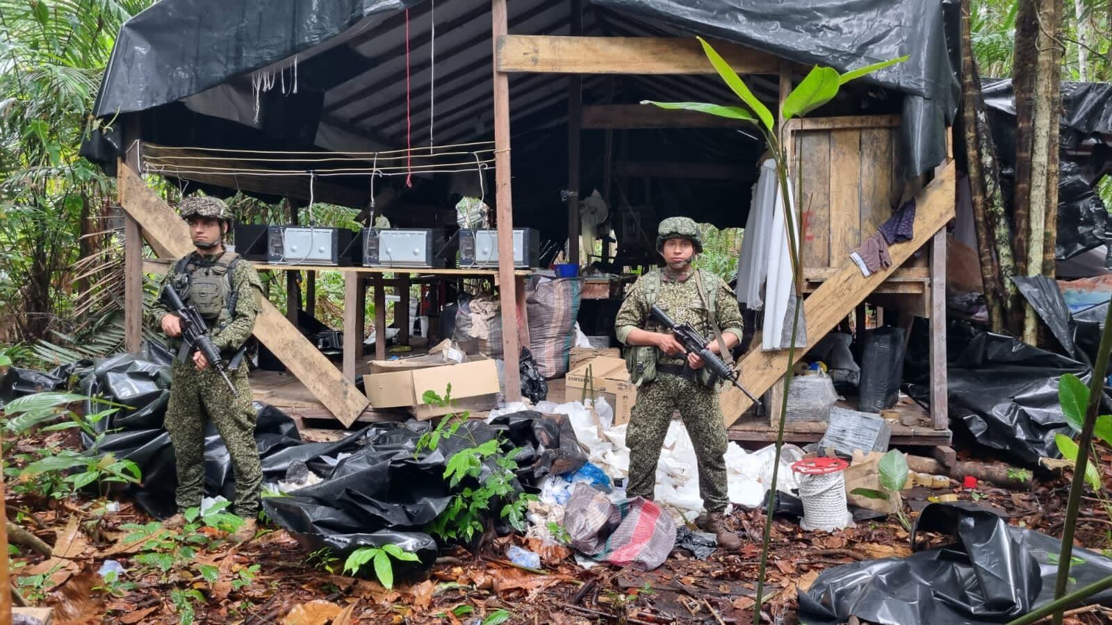 Tropas de la Armada encontraron los laboratorios y los destruyeron.