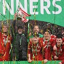 Jürgen Klopp levantando el título de la Carabao Cup