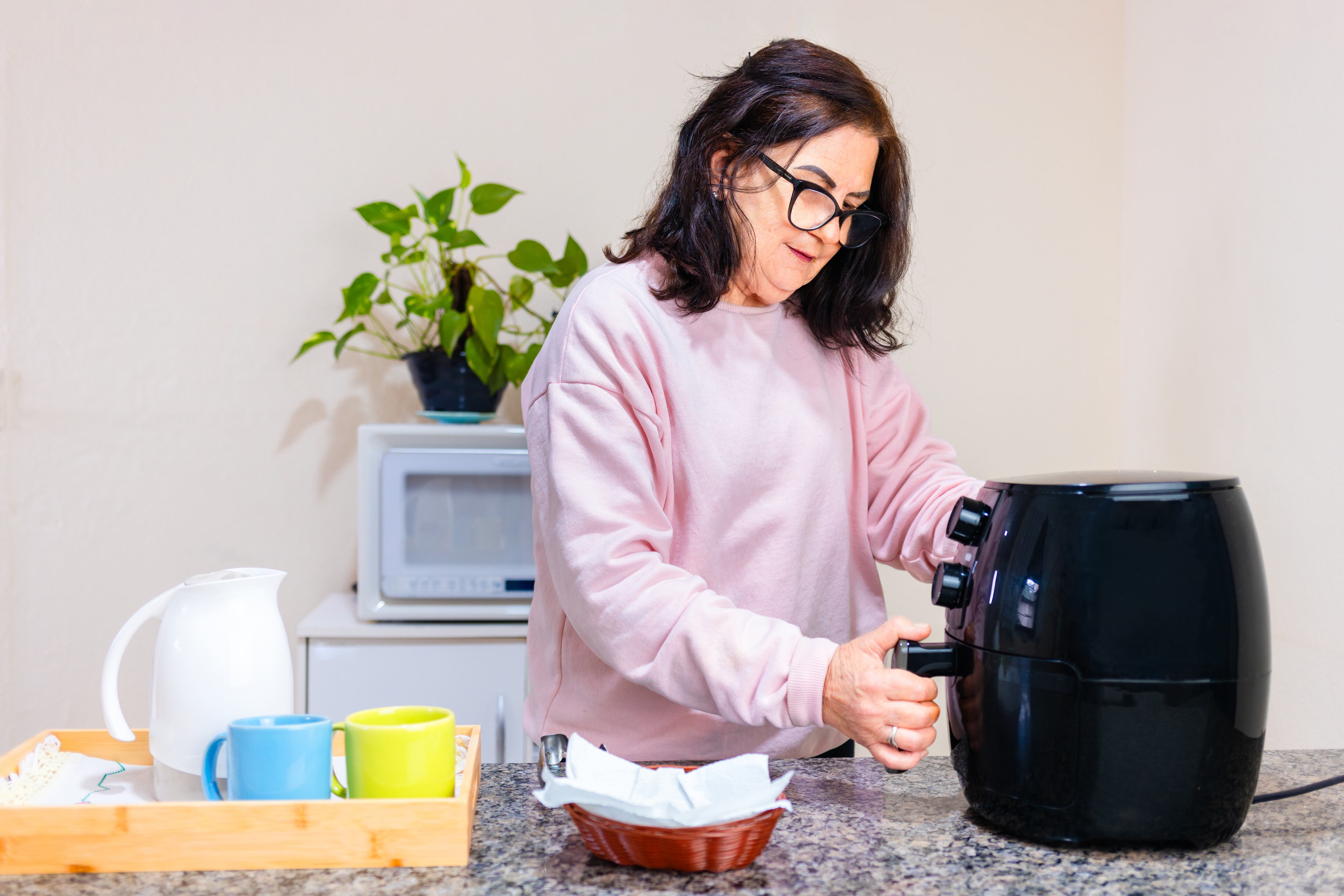 La freidora de aire es un electrodoméstico utilizado para preparar variedad de recetas.