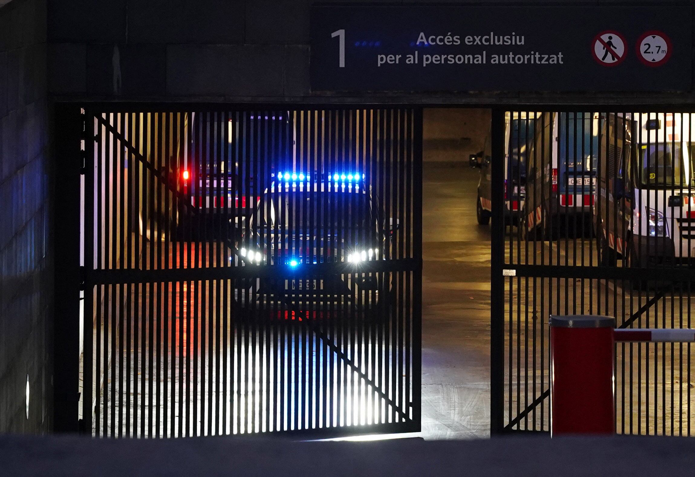 Soccer Football - Brazilian soccer player Dani Alves leaves court - Barcelona Court, Barcelona, Spain - January 20, 2023 A police car is seen leaving Barcelona court after it was reported Dani Alves was jailed on remand REUTERS/Bruna Casas