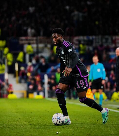 Alphonso Davies, futbolista canadiense