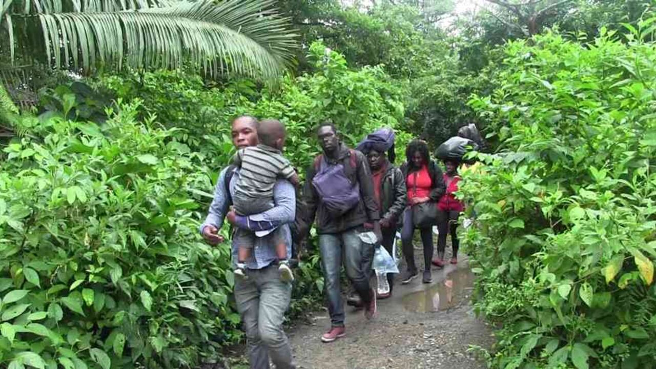 Cientos de migrantes africanos, haitianos, asiáticos, entre otros, cruzan a Panamá cada día por el Darién. Arriesgan sus vidas y las de sus familias con el único propósito de llegar a Estados Unidos y Canadá.