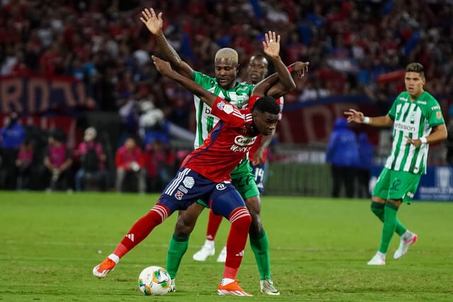 Duelo en el Atanasio.