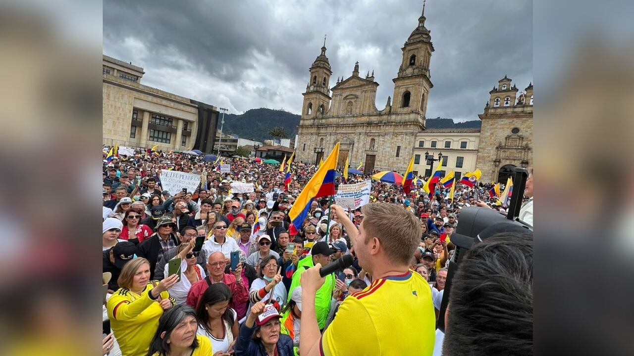 Este 15 de febrero asistieron a la Plaza de Bolívar miles de personas que protestaron contra el Gobierno del presidente Petro.