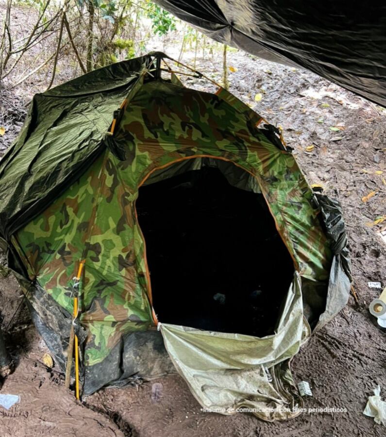 El CTI y el Gaula Militar los encontraron atados de pies y manos, mientras buscan a los responsables.