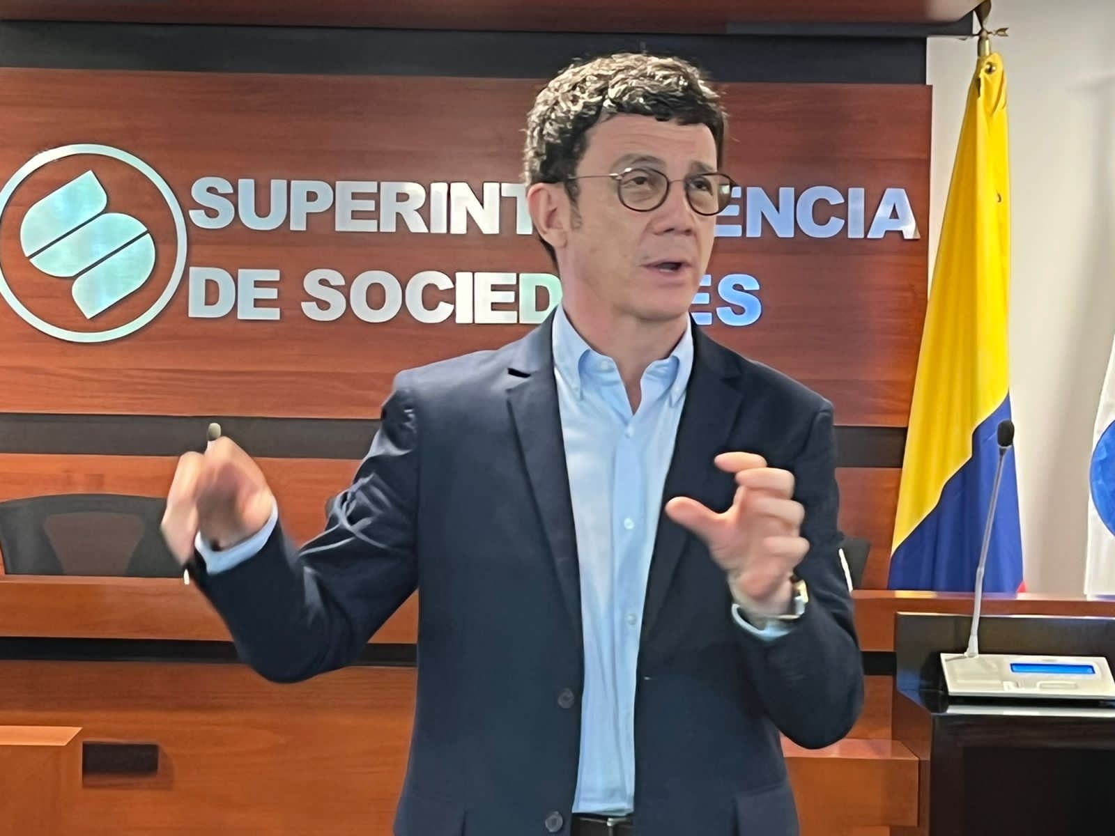 Billy Escobar, superintendente de Sociedades.