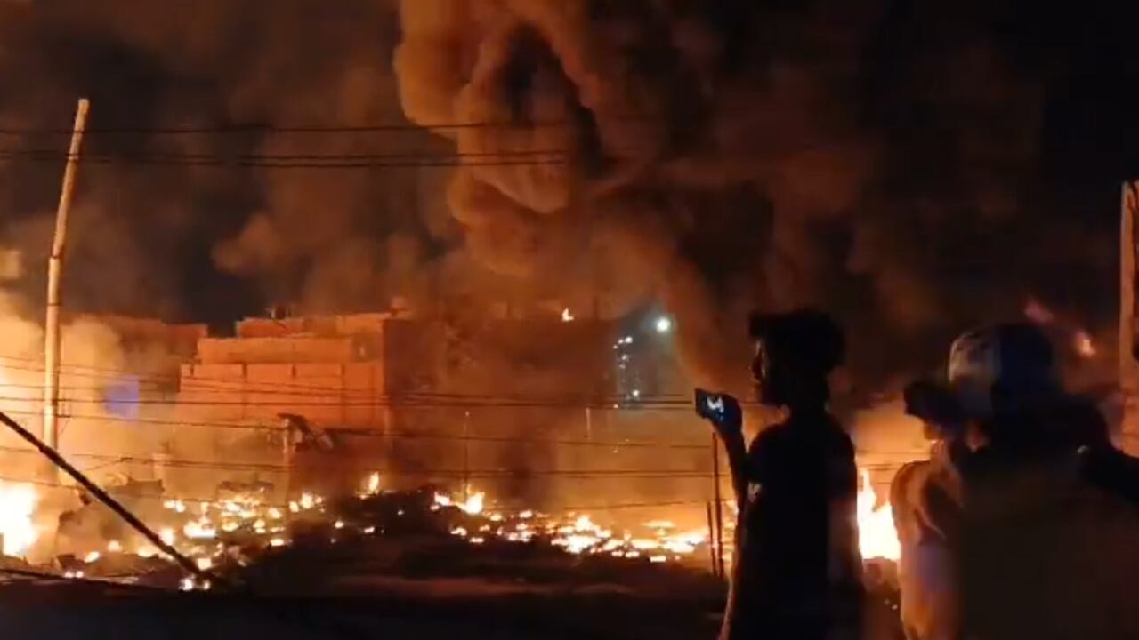 Varias personas tuvieron que abandonar sus hogares debido a la tragedia.