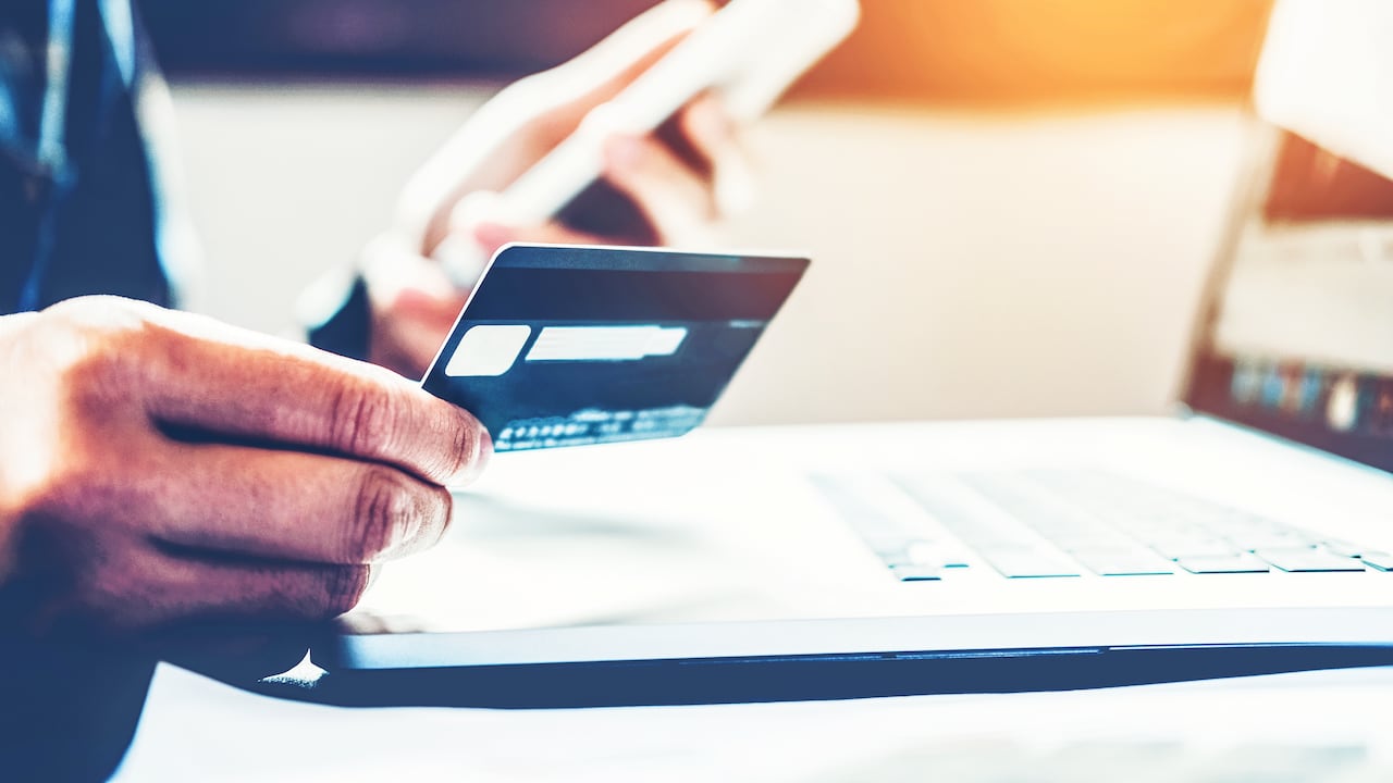 El año pasado, las compras realizadas y pagadas por medio de internet facturaron 29,05 billones de pesos.