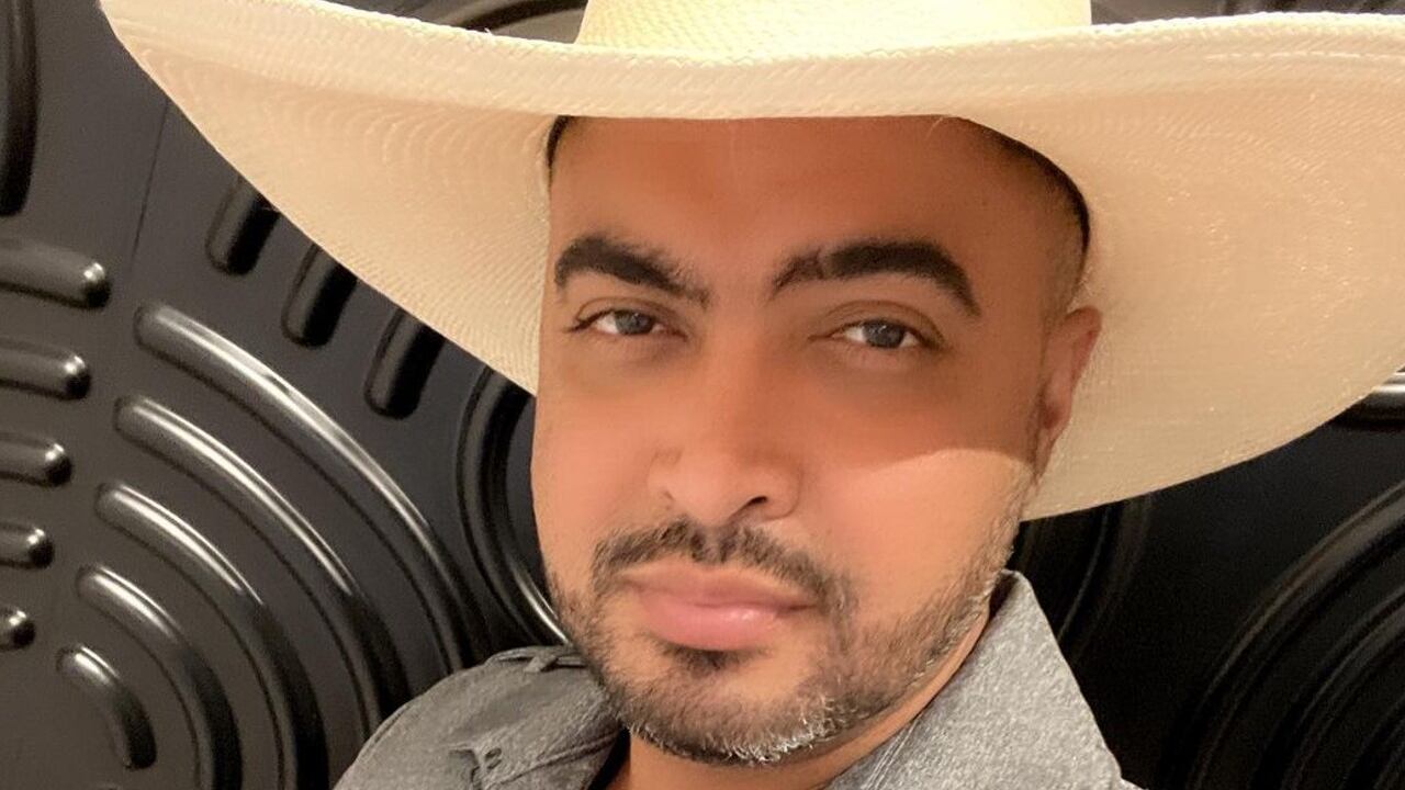 El cantante colombiano mostró su talento en un segundo idioma