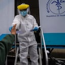 Entrega de resultados de pruebas de coronavirus. (AP Photo/Moises Castillo)