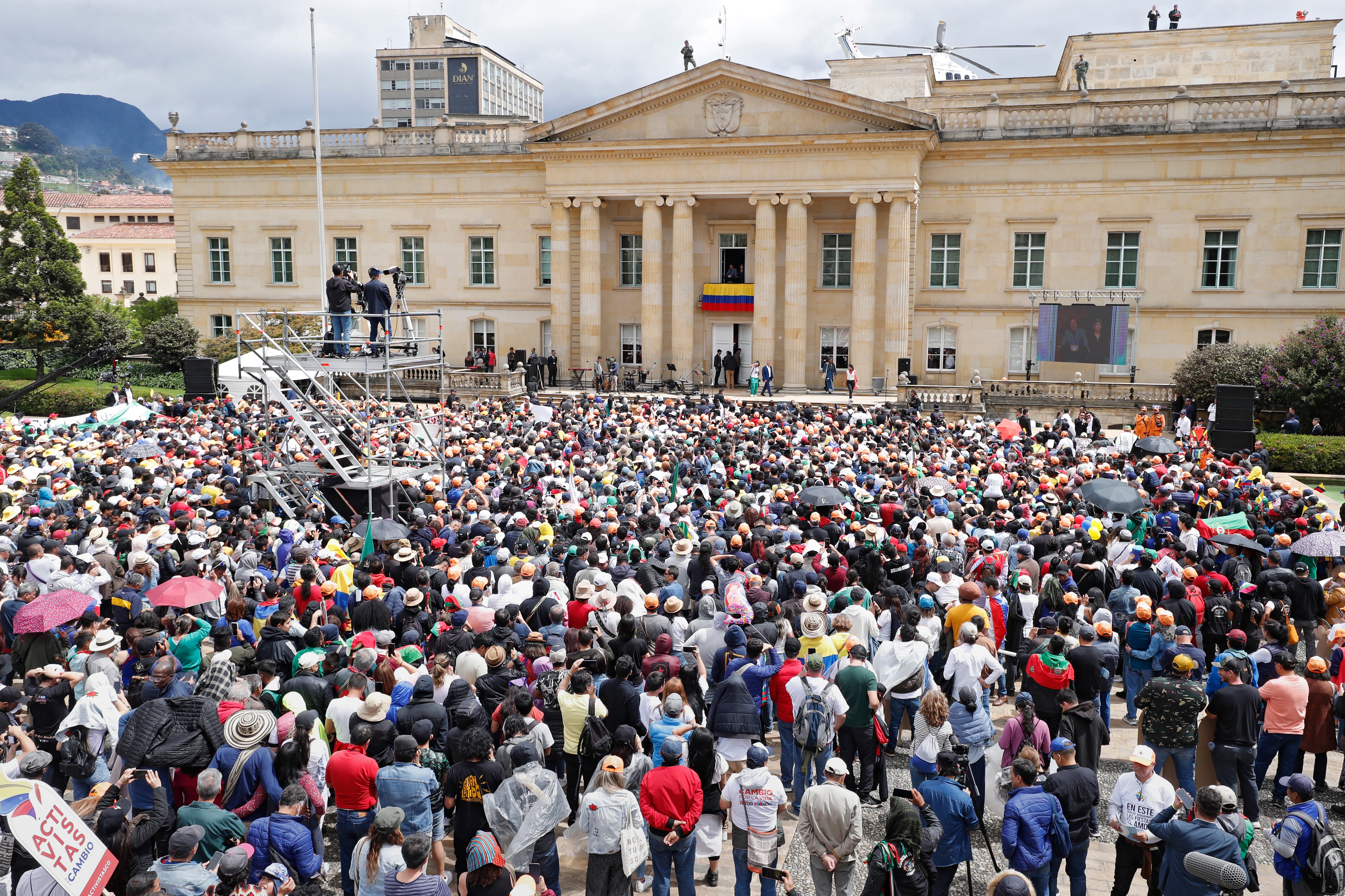 Presidente de la República Gustavo Petro convocó al pueblo el dia de los trabajadores a marchas y que lo acompañaran al discurso  desde el balcón