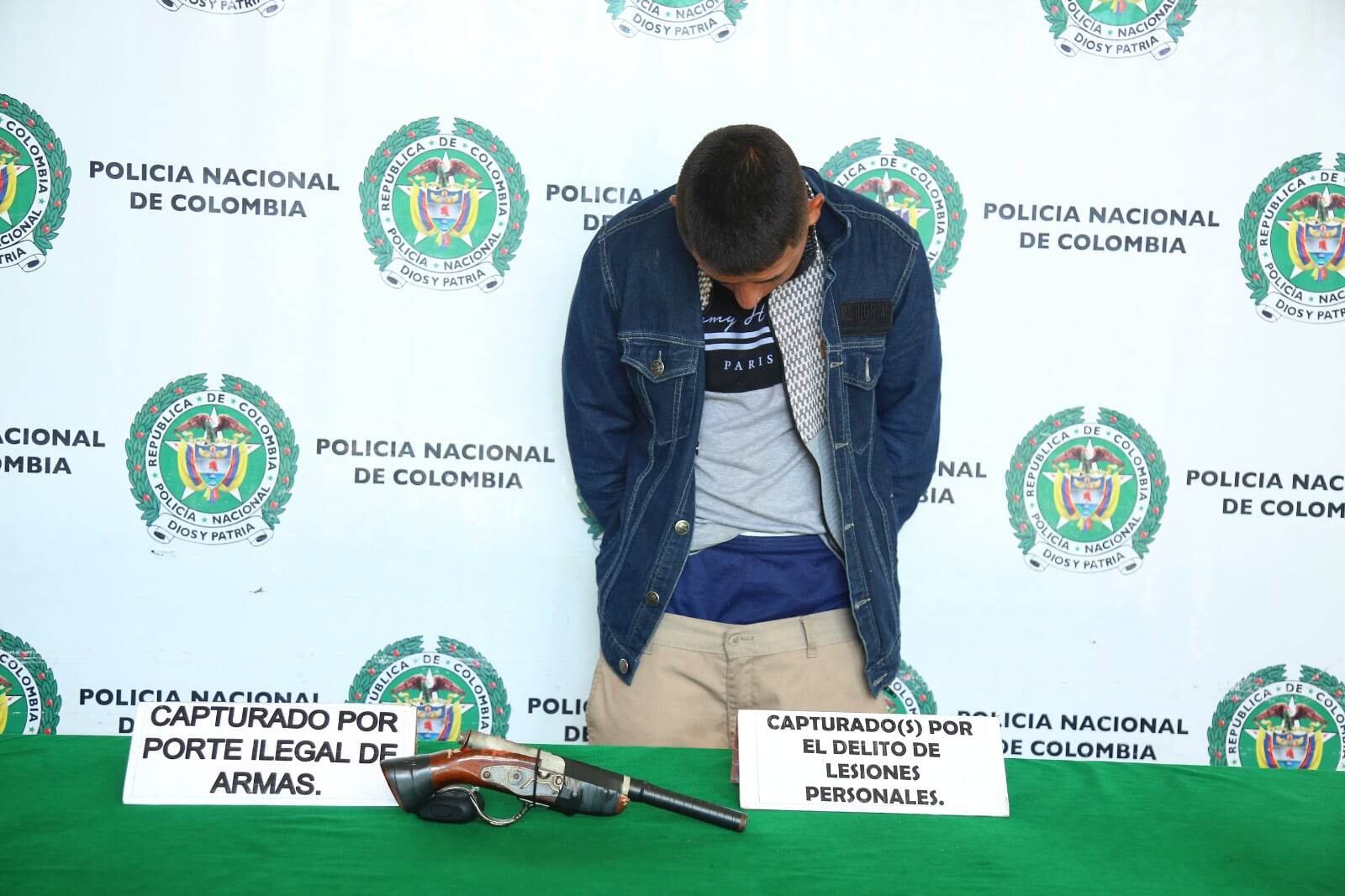 El capturado tiene 22 años de edad. La Policía logró  la incautación de un rifle de fabricación artesanal.