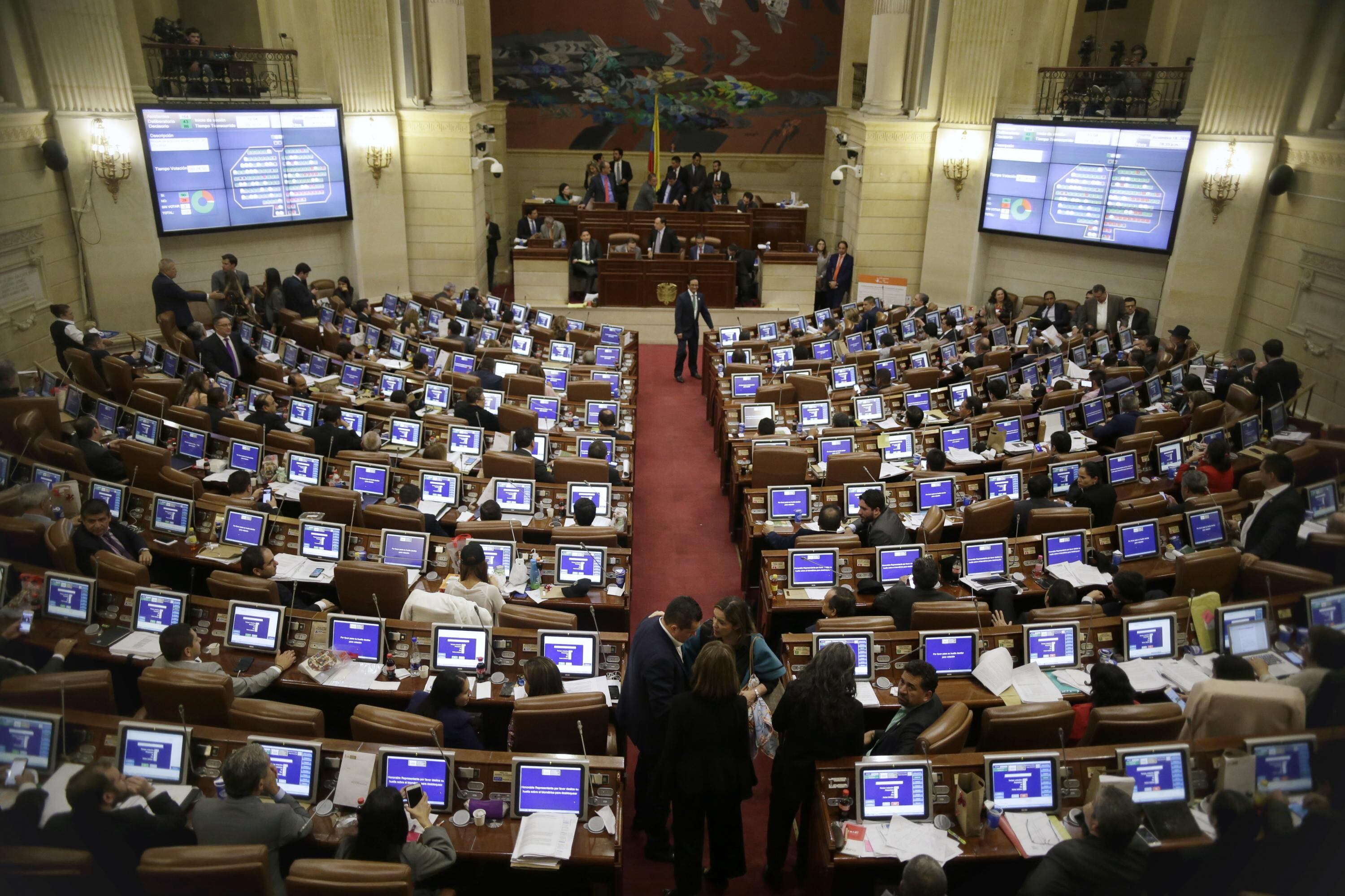 El Congreso de la República aprobó la ley que estableció el recorte de la jornada laboral en Colombia. (Imagen de referencia)