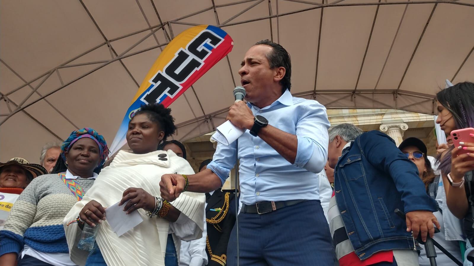 Discurso presidente del Senado Alexander López, lo acompaña la Vicepresidenta Francia Marquez