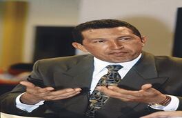 En 1995, Chávez empezó a mostrar sus intenciones políticas y en contadas ocasiones ya no lucía el uniforme militar.