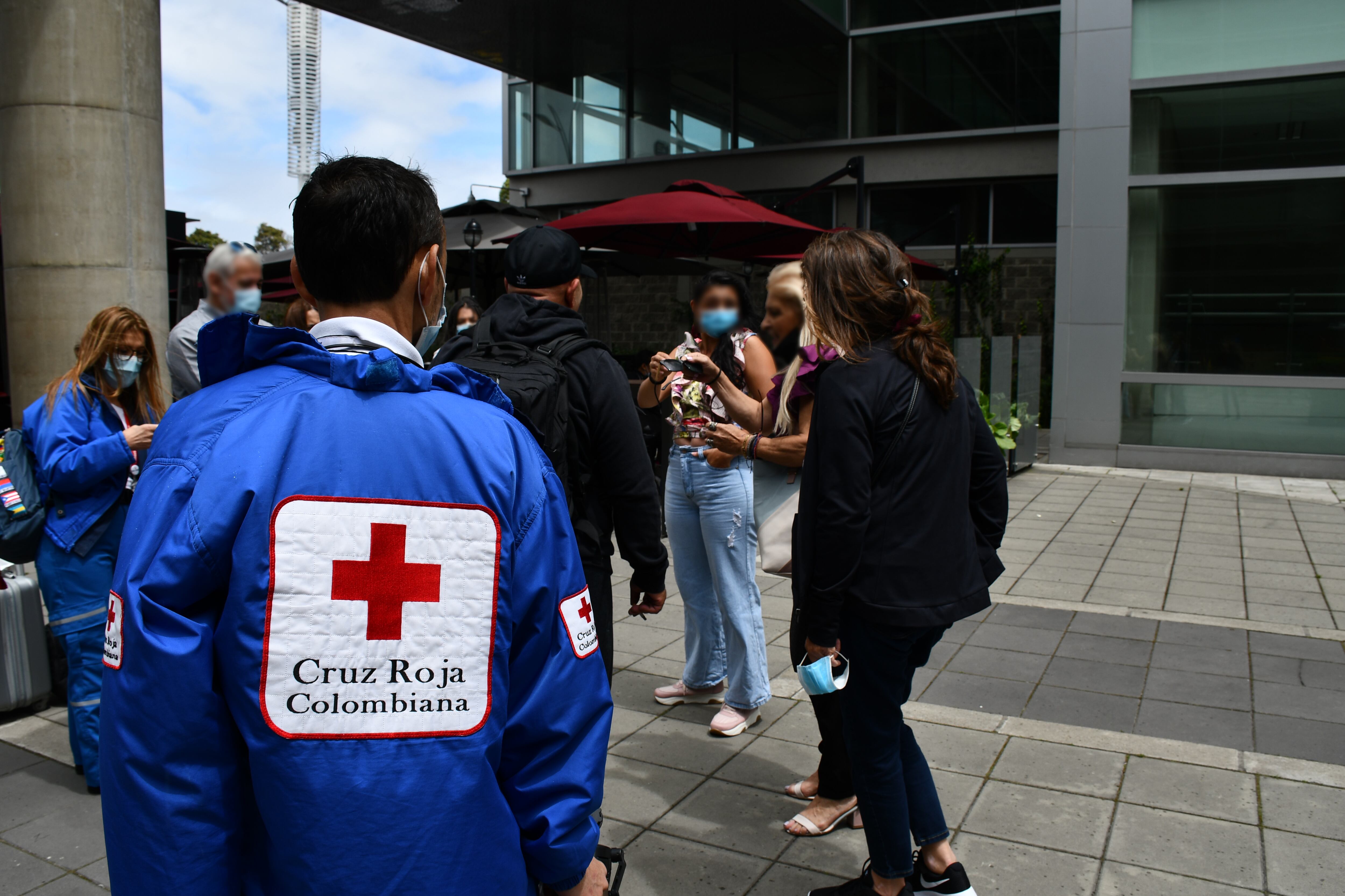 Este apoyo se ofrece, principalmente, a adultos mayores, madres gestantes y pasajeros que tengan una larga espera en la reprogramación.