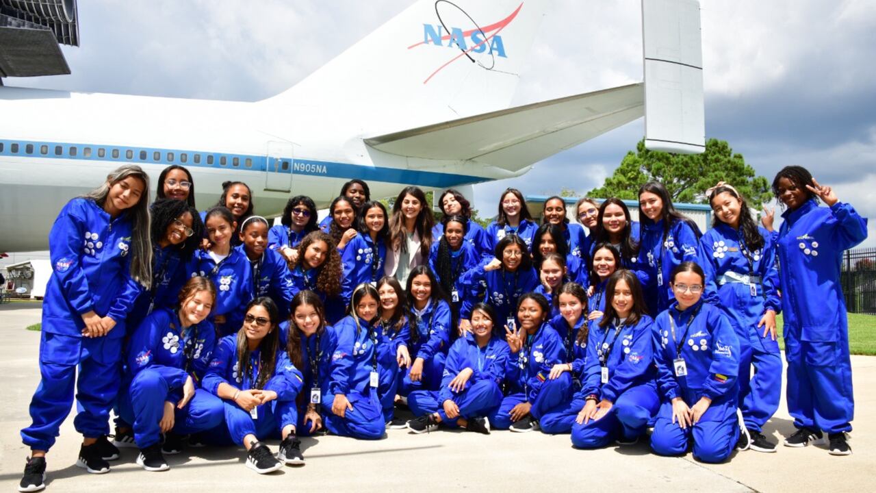 35 niñas colombianas, provenientes de regiones vulnerables conocen la Nasa