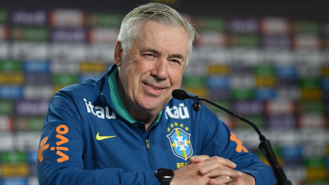 Un cómico cruce de Carlo Ancelotti, con una reportera japonesa, le da la vuelta al mundo.