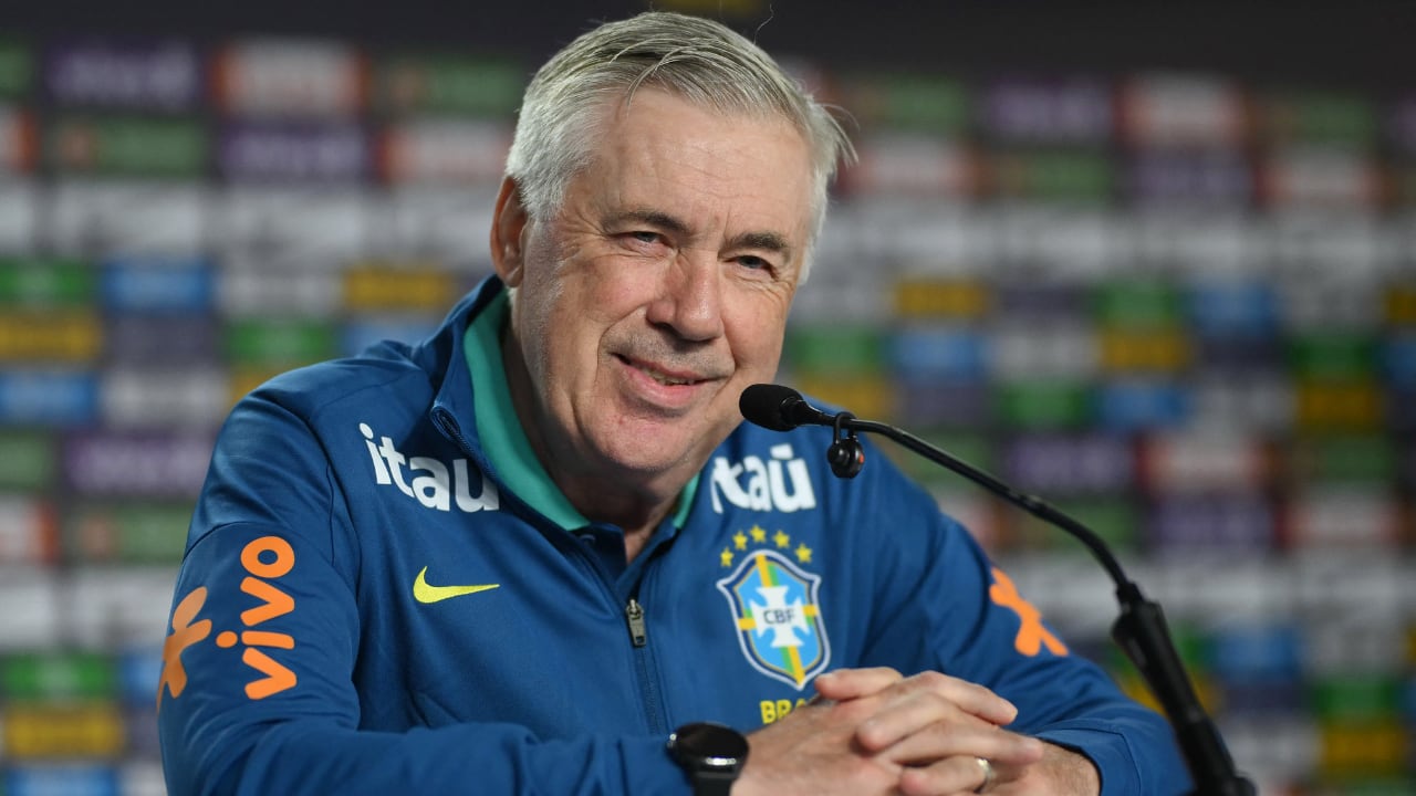 Un cómico cruce de Carlo Ancelotti con una reportera japonesa, le da la vuelta al mundo.