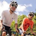 Camilo Castiblanco y Egan Bernal en entrenamiento juntos por las carreteras de Colombia