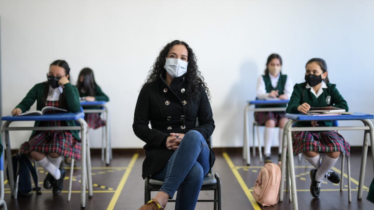 En los próximos días, los docentes admitidos para hacer postgrados recibirán un correo electrónico con el procedimiento a seguir sobre el proceso de legalización y formalización del ingreso como beneficiarios.