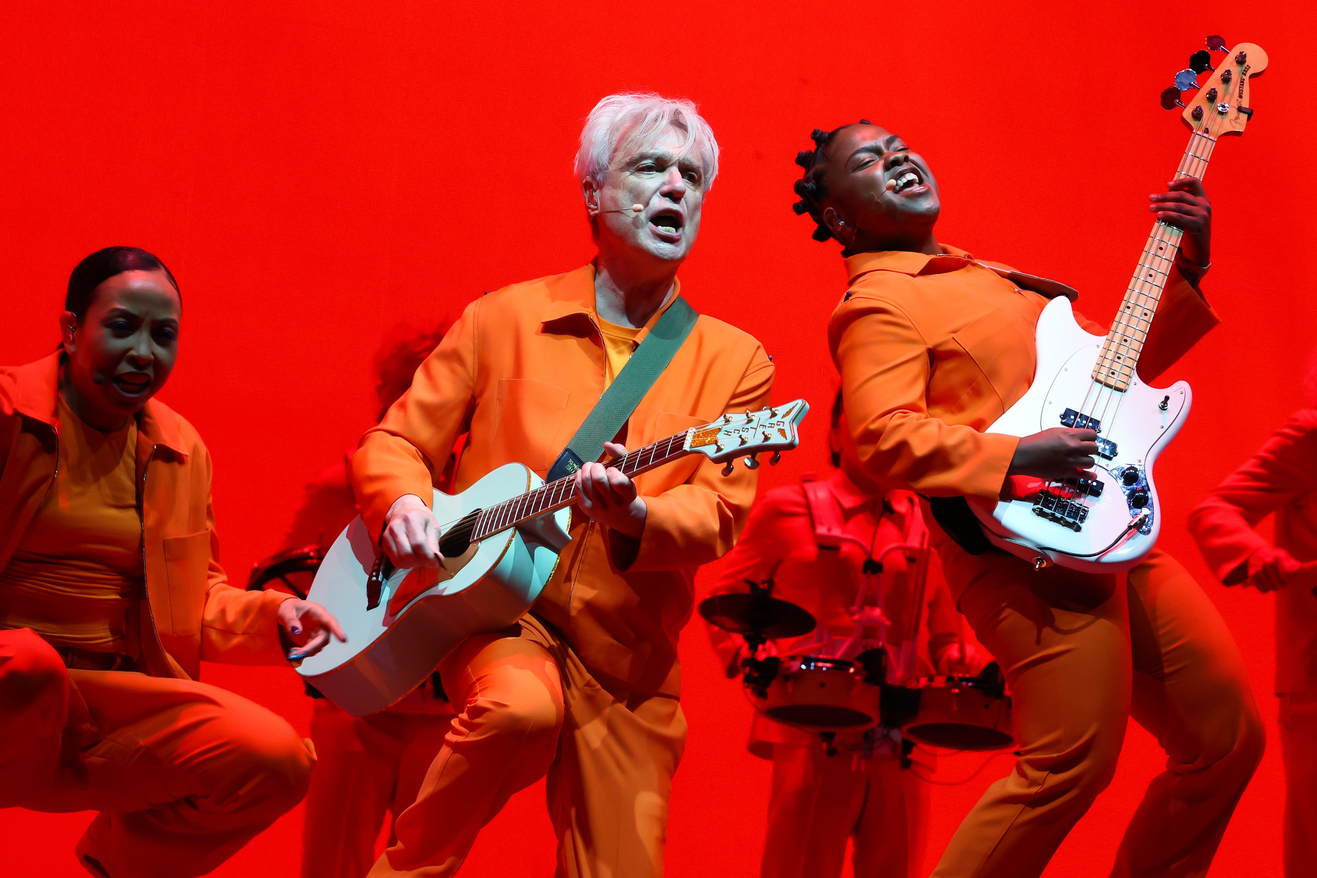 David Byrne en el Outdoor Theatre del Coachella Valley Music and Arts Festival 2026. Foto: Frazer Harrison/Getty Images for Coachella.