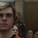 Evan Peters en el papel de Jeffrey Dahmer.