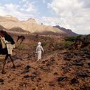Ibrahim, un viejo camellero de Zouar, en el camino hacia Trou au Natron para recolectar sal de roca. | Ubicación: Prefectura de Borkou-Ennedi-Tibesti, Chad.