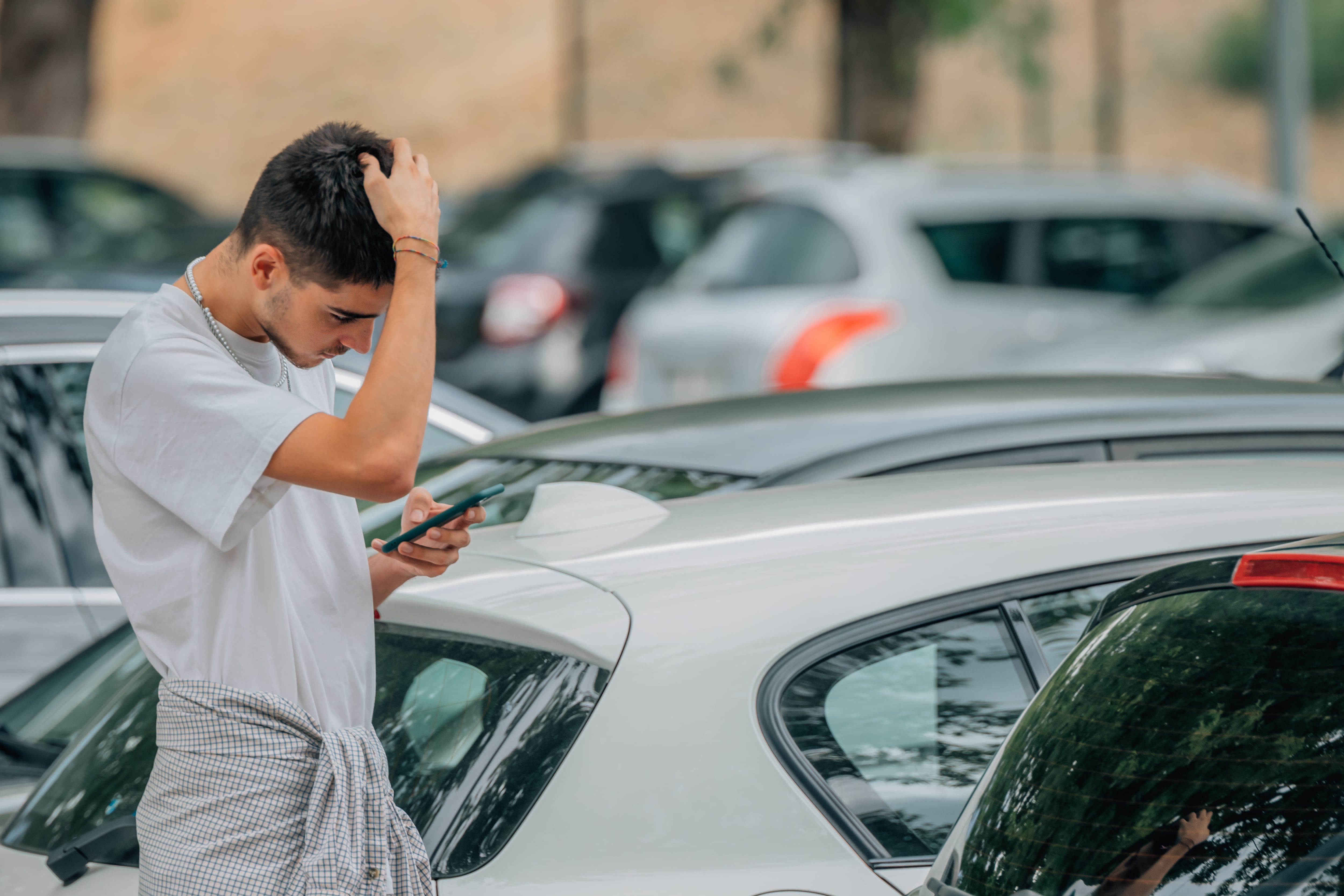 Evitar la prisa al llegar al destino contribuye a estacionar con mayor calma y seguridad.