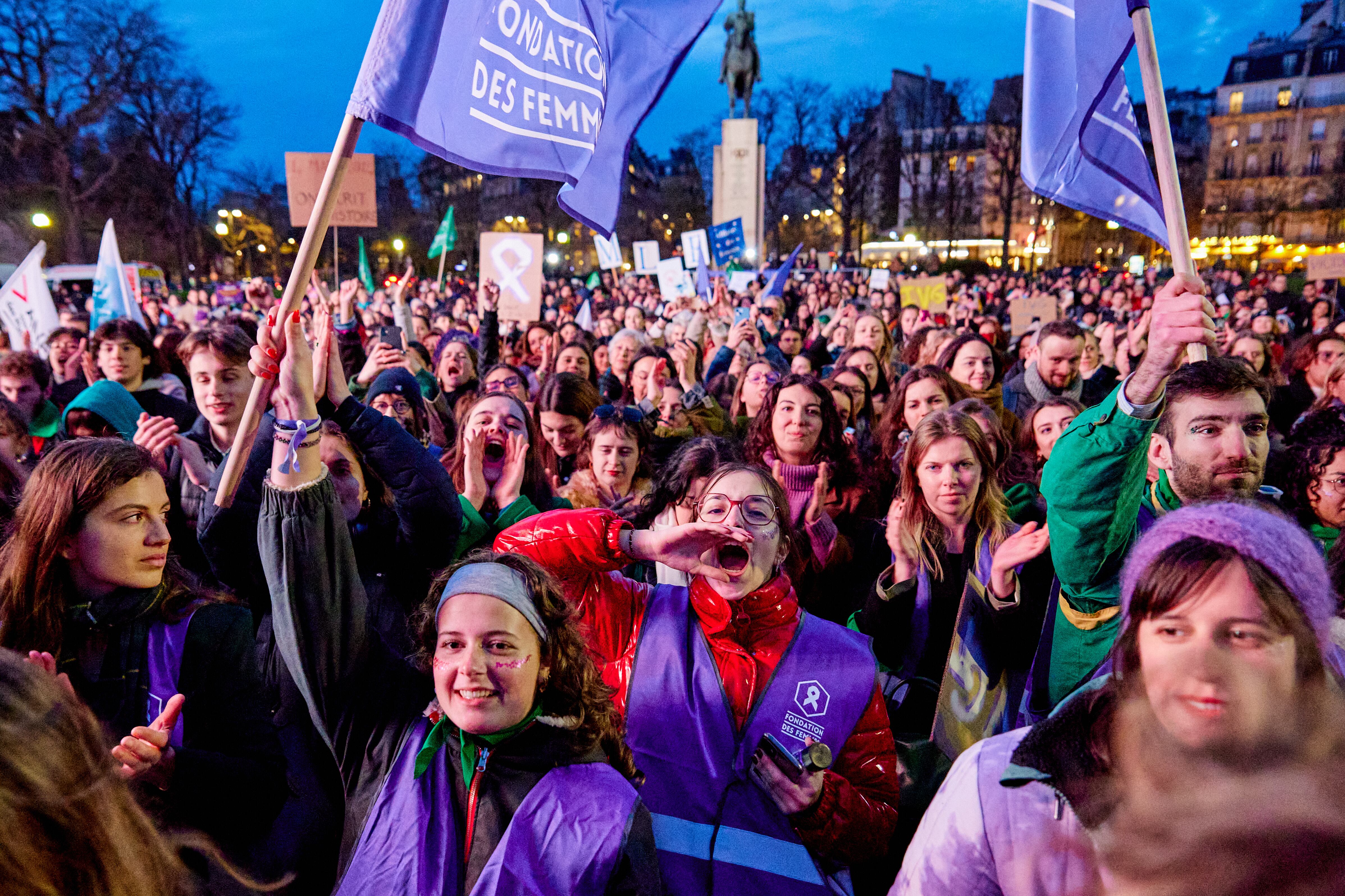 Francia se ha convertido en el primer país del mundo en proteger el derecho al aborto en su Constitución.