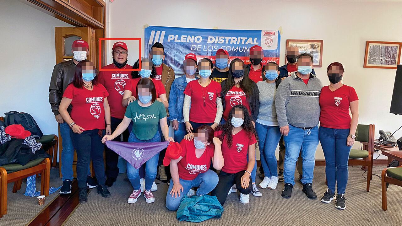 Parte del personal del partido Comunes. 