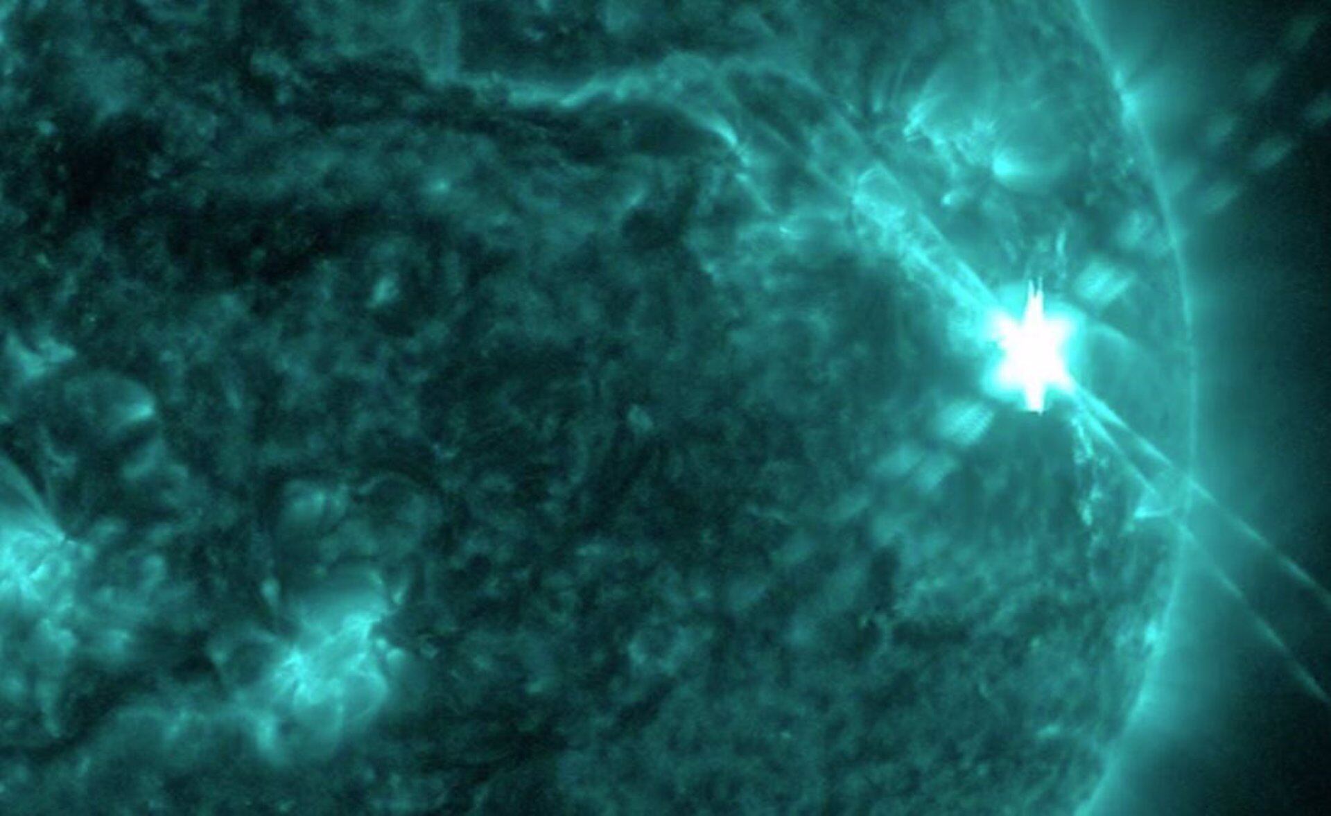 La Nasa capturó esta vista de una erupción solar de clase X2,8.