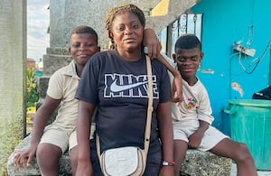 Emilse Moreno Mena, junto a sus hijos Denilson, de 11 años, y Danilson, de 17 tendrán que buscar un nuevo hogar.