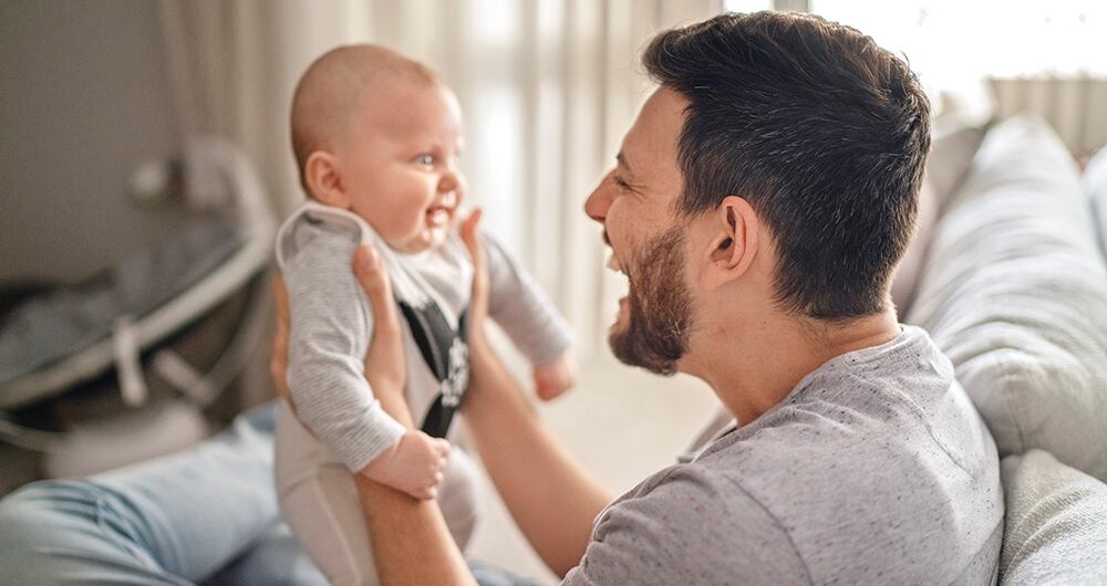 Pese a que los abogados consideran que la ampliación de la licencia paternal está bien intencionada, no creen que una ley sea suficiente para impulsar el necesario cambio cultural.