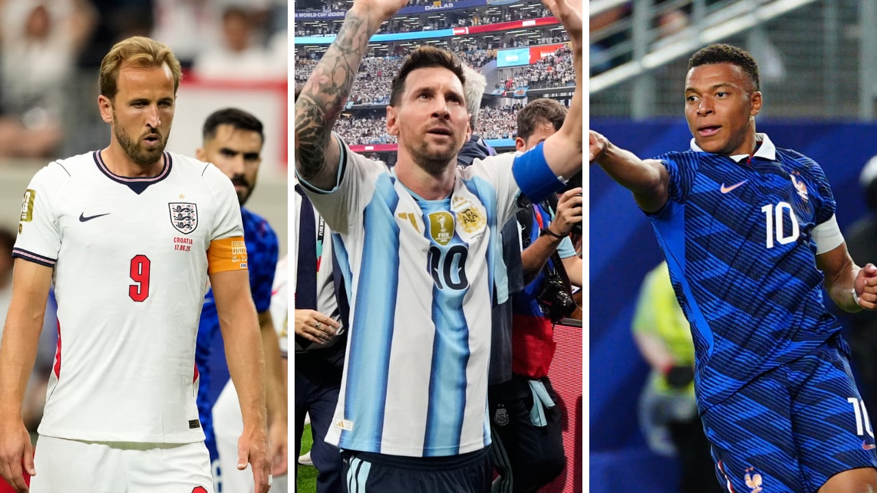 Harry Kane (izq.) y Kylian Mbappé (der.) los jugadores que le pueden quitar a Messi (centro) el reinado como máximo goleador en la historia de los Mundiales.