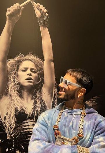 Anuel genera controversia con una foto.