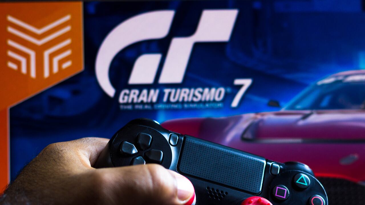 En esta saga se reincorpora el modo Simulación GT, con el que se puede comprar, optimizar, pilotar o vender coches a lo largo de una campaña en solitario. (Photo Illustration by Rafael Henrique/SOPA Images/LightRocket via Getty Images)