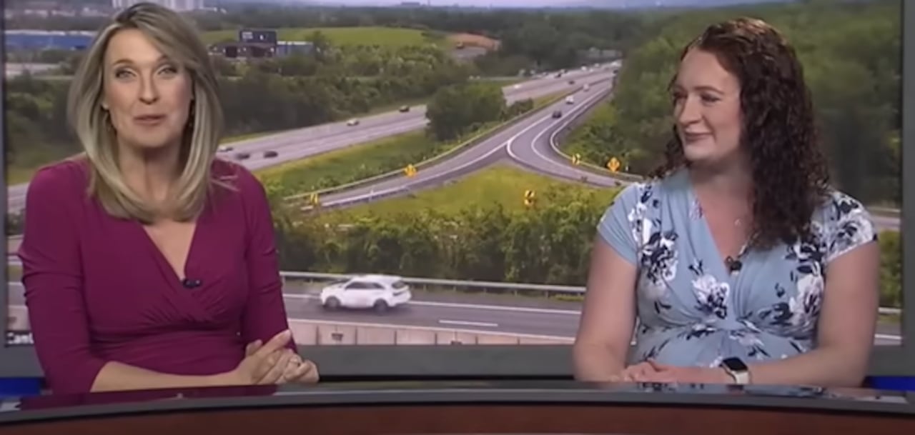 La mujer explicó que se trataba de su etapa inicial del parto y que todavía se sentía capaz de continuar con sus labores.