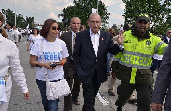 El equipo negociador del gobierno en La Habana también asistió a la marcha del 9 de abril. Fotografía: Edwin Lemus / Oficina del Alto Comisionado para la PAZ..