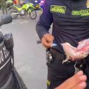 Hombre se hacía pasar por domiciliario para repartir ‘tussi’ en Engativá; fue descubierto con 1.300 dosis