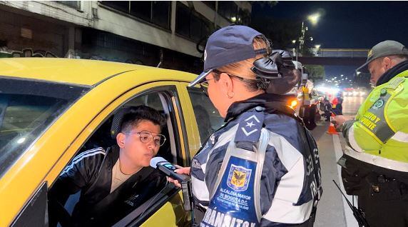 Agentes Civiles de Tránsito y Policías de Tránsito en operativo de control de alcoholemia