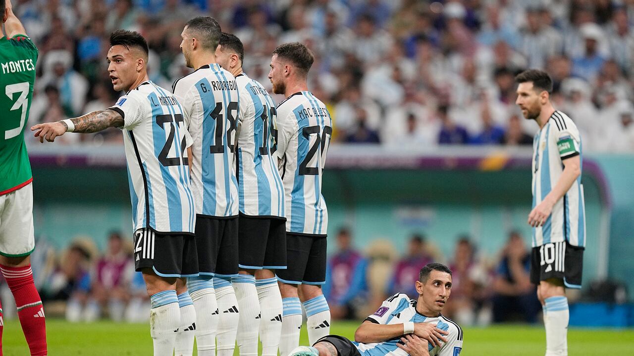 La selección de Argentina logró meterse en la pelea por clasificar a los octavos de final del Mundial Qatar 2022 luego de derrotar a México 2-0.