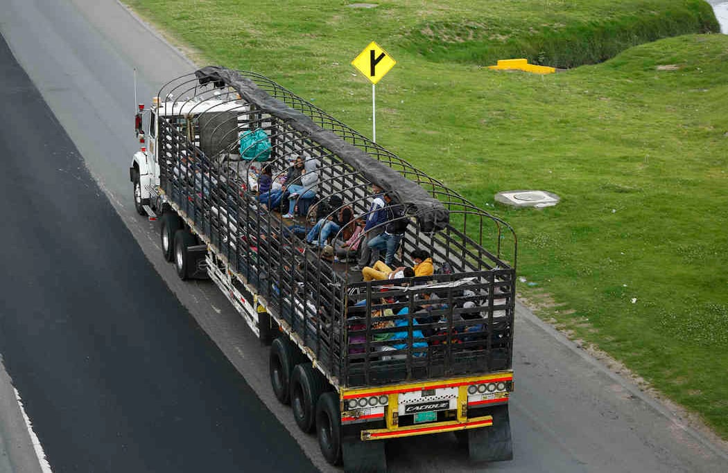 El presidente de la República, Iván Duque, anunció ayuda a las personas más vulnerables del país. Sin embargo, de acuerdo con la Agencia de las Naciones Unidas para los Colombianos, aproximadamente el 60% de los venezolanos en el país con se han registrado con el Gobierno, lo que les impide recibir este salvavidas. Por esto, quienes trabajan en oficios no formales se han visto afectados pues sus ingresos se acabaron. Foto: Guillermo Torres/ SEMANA