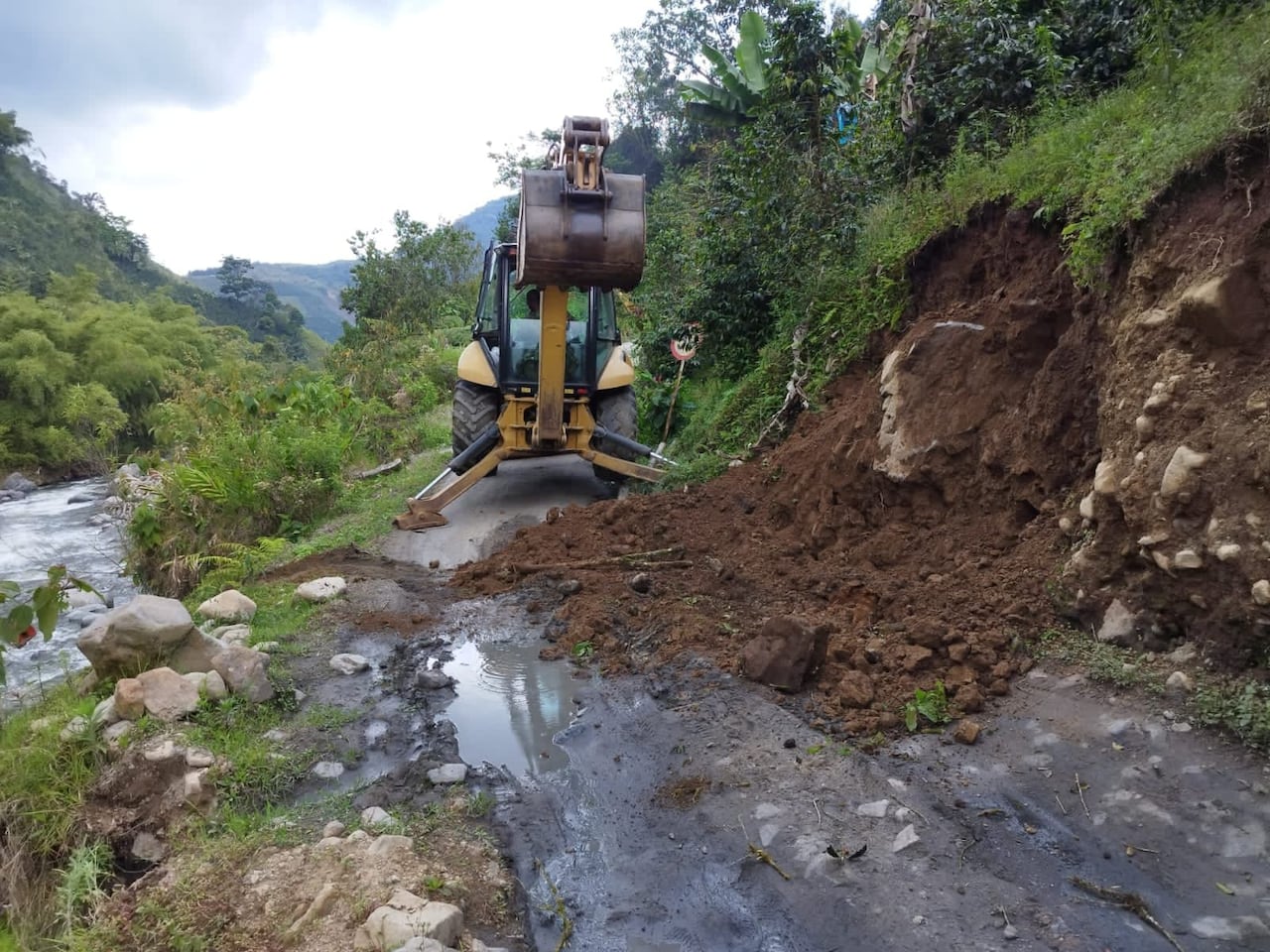 En la zona seis familias de la vereda Campo Alegre deben realizar el desplazamiento de forma segura y rápida por el volcán
