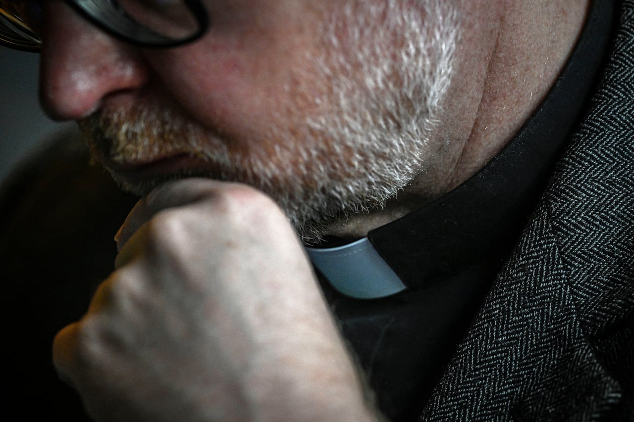 A priest attends a press conference held by an independent commission for the study of sexual abuse of children in the Portuguese Catholic Church at Gulbenkian Foundation in Lisbon, on February 13, 2023. - Catholic clergy in Portugal have abused nearly 5,000 children since 1950, an independent commission said today. The Portuguese inquiry, commissioned by the Church in the staunchly Catholic country, published its findings after hearing from more than 500 victims last year. (Photo by PATRICIA DE MELO MOREIRA / AFP)
