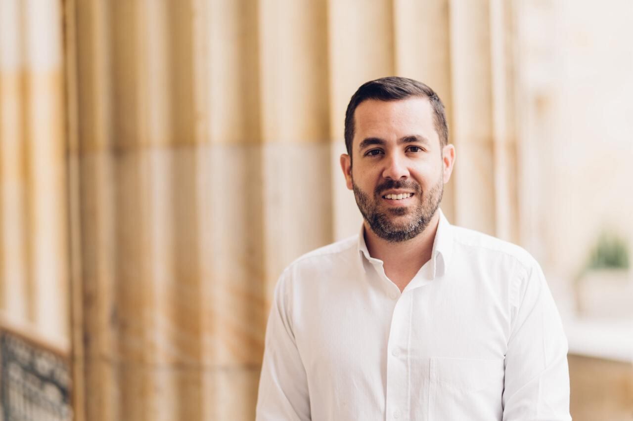 Representante Alejandro García.