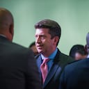 El ministro de defensa de Colombia, Diego Molano, recibe a los invitados durante la ceremonia de inauguración de la Semana de Seguridad Ciudadana 2022, en Bogotá, Colombia, donde participan 26 países del 28 de febrero al 3 de marzo. El 28 de febrero de 2022. (Foto por Sebastián Barros/NurPhoto vía Getty Images)