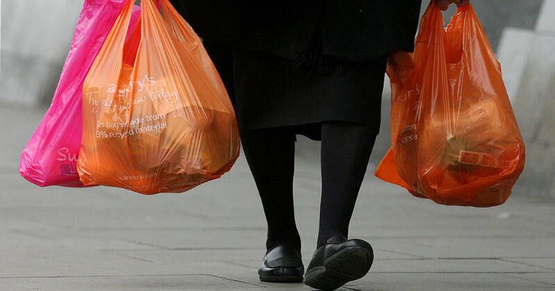 Trucos para abrir las bolsas de plástico de los supermercados