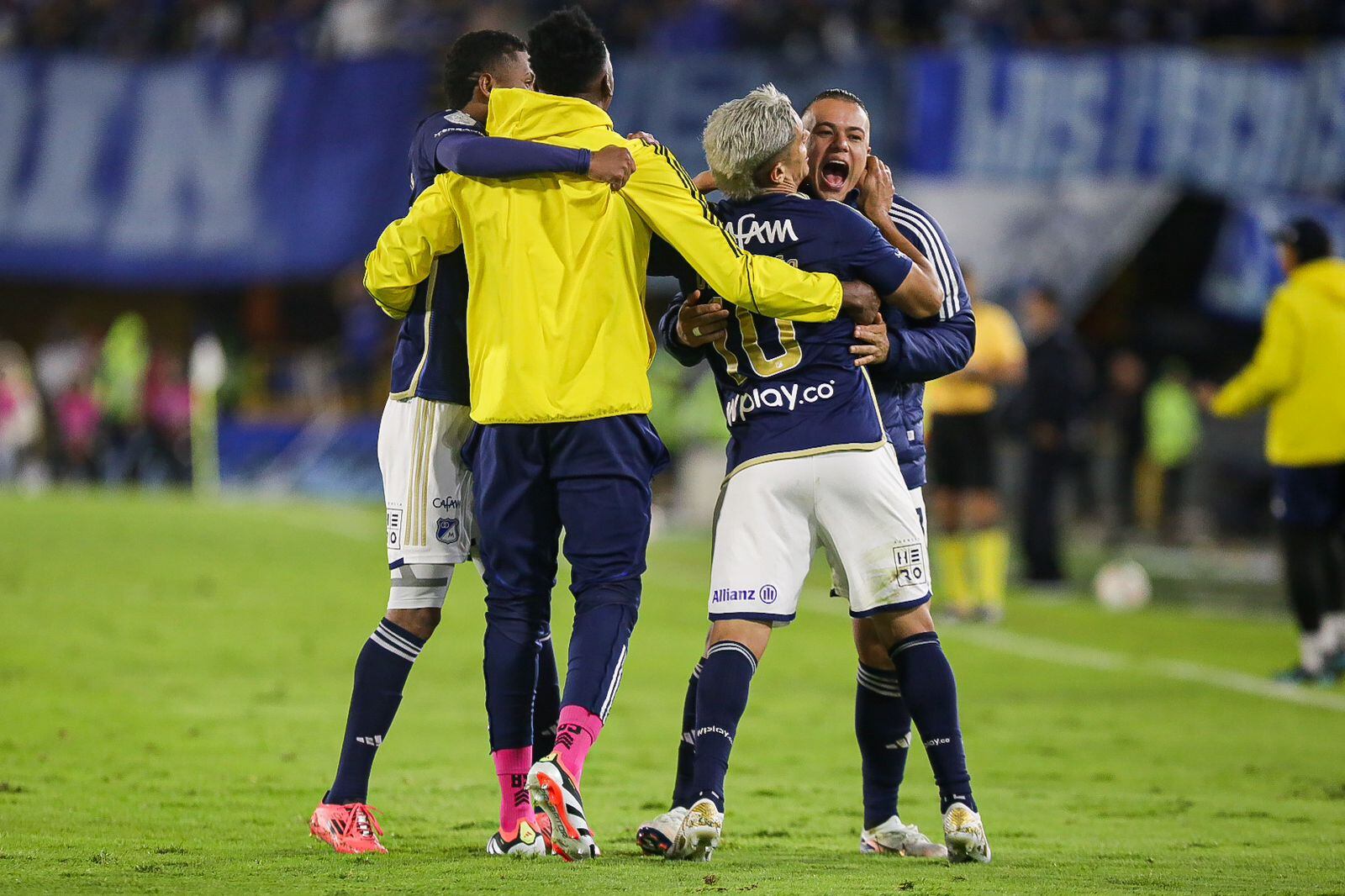 Alegría embajadora ante su público.