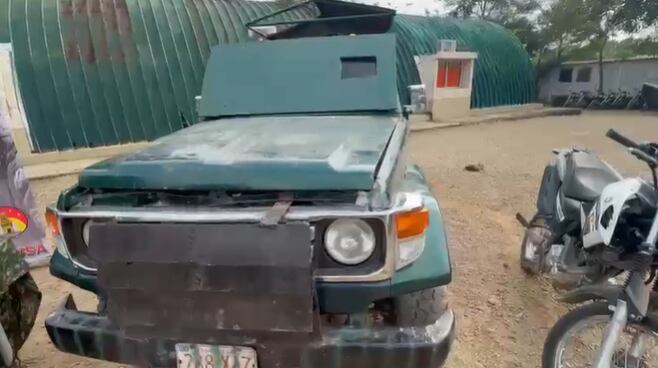 La impresionante tanqueta que construyeron las disidencias de las Farc para enfrentarse al ELN